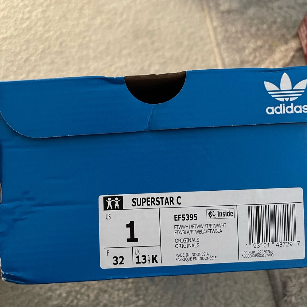 THE CLASSIC ADIDAS SUPERSTAR SNEAKER FOR LITTLE FEET.